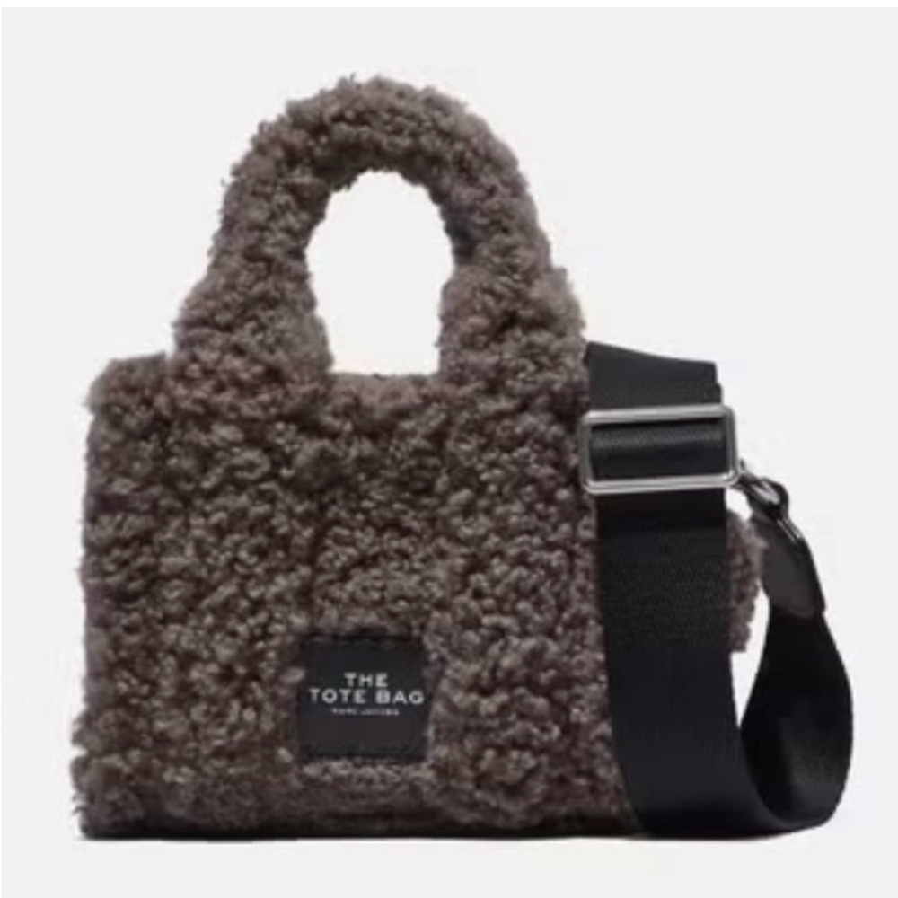 Authentic Marc Jacobs Charcoal Teddy Mini Tote Bag.
Fluffy, cute, brand new